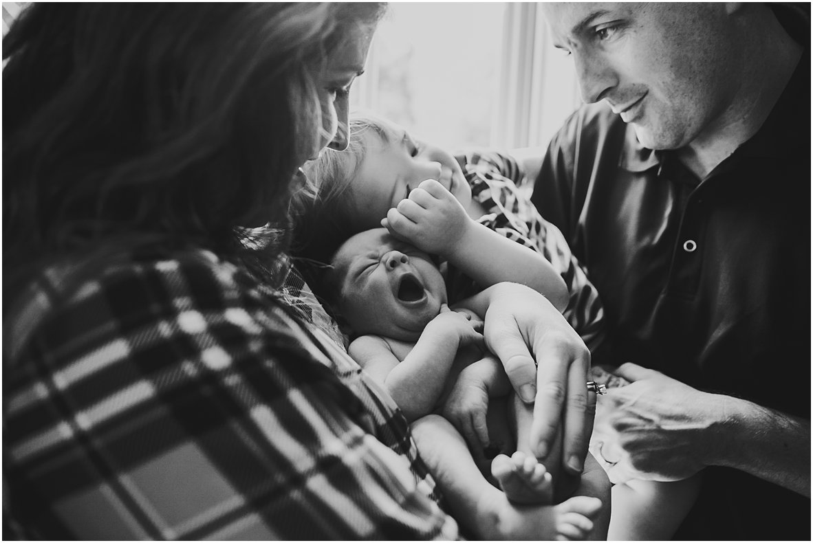 lifestyle family photo at newborn session